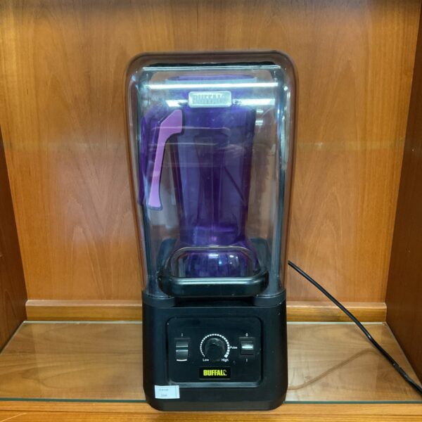 Buffalo digital bar blender for commercial drink mixing.
