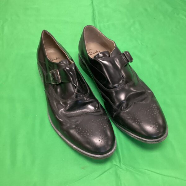 Black leather Clarks mens shoes size 11 for formal wear.