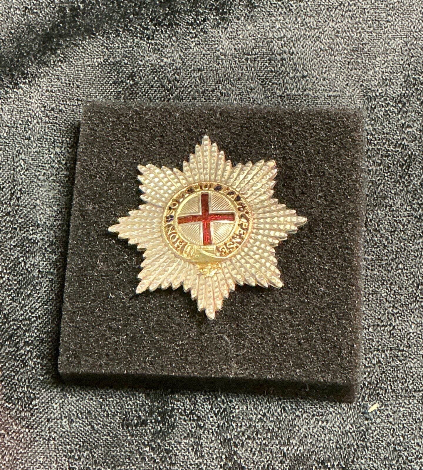 Coldstream guards cap Badge – Badgers Auctions