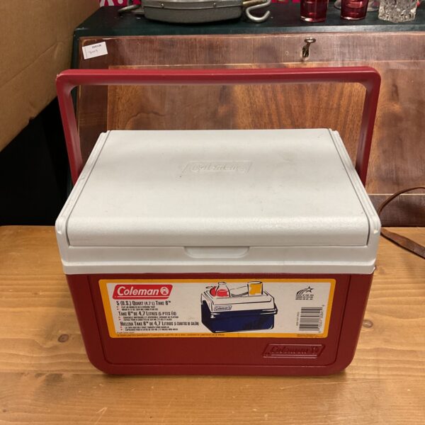 Vintage Coleman cool box, 6 quart capacity, for camping and picnics.