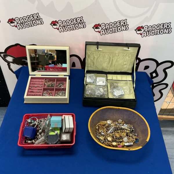 Costume jewellery lot in two boxes, vintage fashion accessories.