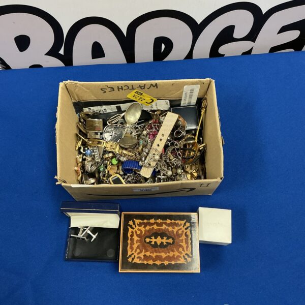 Mixed lot of costume jewellery including vintage cufflinks.