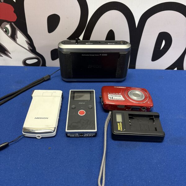 Vintage Epson P-3000 digital camera for collectors and photography enthusiasts.
