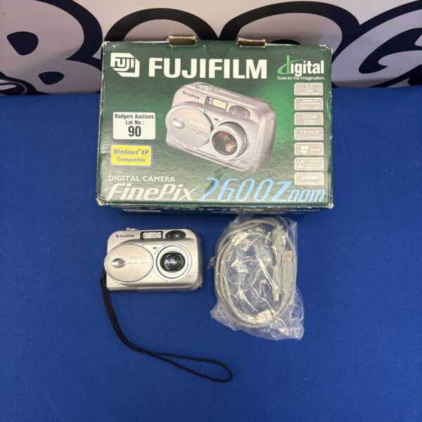 Fujifilm FinePix 2600 Zoom digital camera boxed vintage
