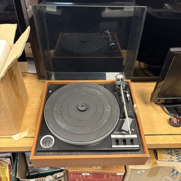 Vintage Garrard 86SB record player in good condition.