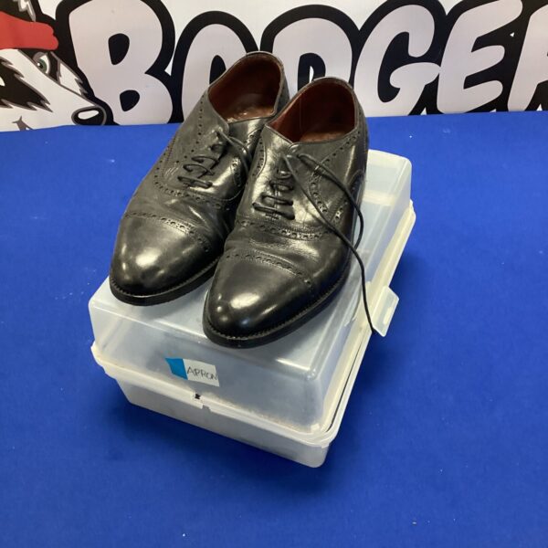 Black leather George and Hog shoes size 5, classic style.