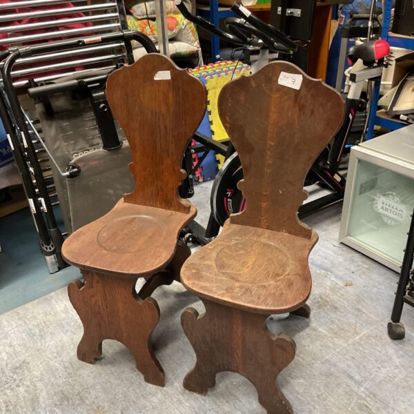 Antique Georgian sgabello chairs, a pair of mahogany seating.
