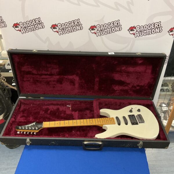 Washburn KC-LTD White electric guitar in hard case
