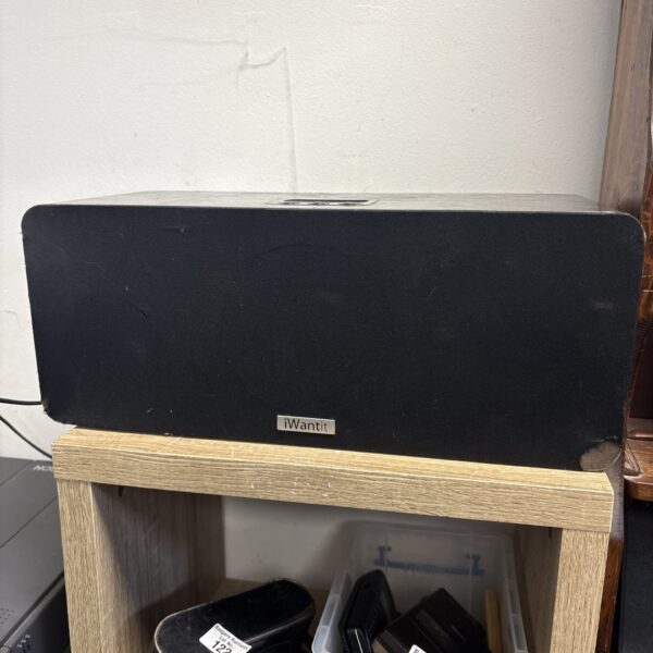 Black iwantit IW900 iPod docking station for vintage audio.