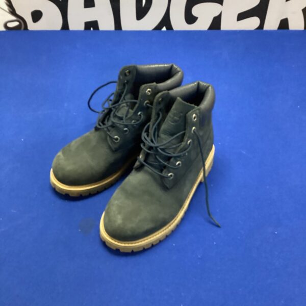 Kids Timberland boots size 1.5, pre-owned leather footwear.