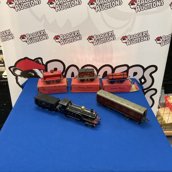 Vintage LMS 2711 model train set with Hornby carriages.