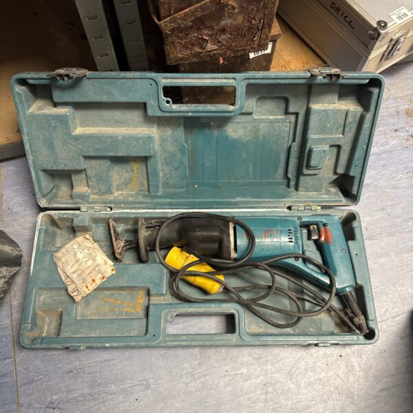 Vintage Makita reciprocating saw in its original carrying case.