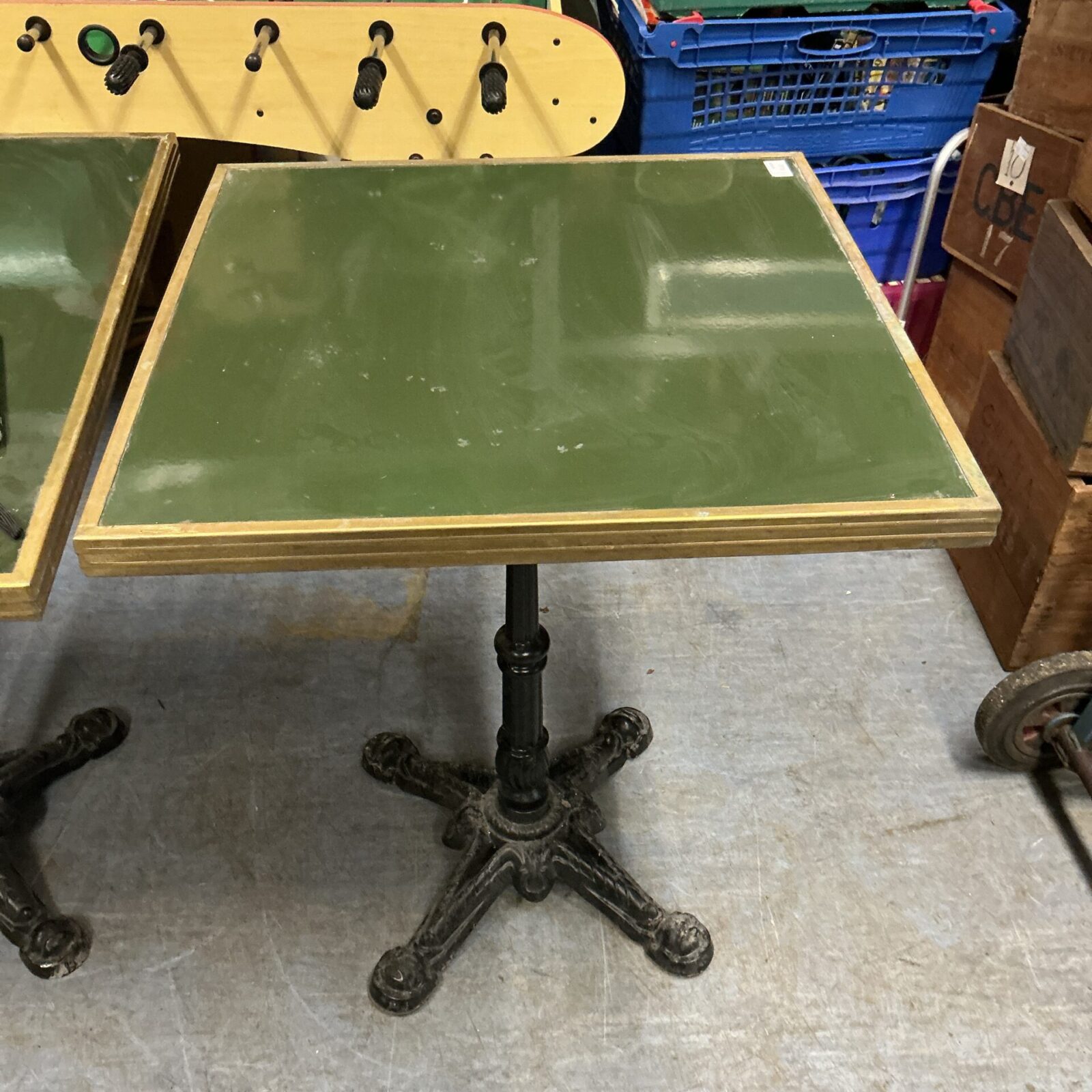 andumez square pub table on cast iron base 24”x24” – Badgers Auctions