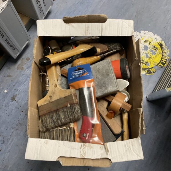 Mixed brush lot with various decorating and pasting brushes.