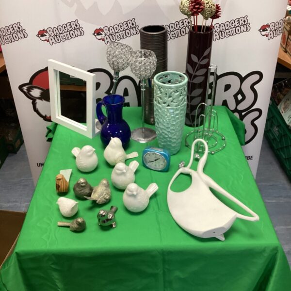 Mixed home clearance lot with vases, mirror and ornaments.