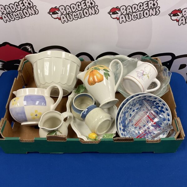 Vintage mixed lot of jugs and creamers, including Churchill and Pyrex.