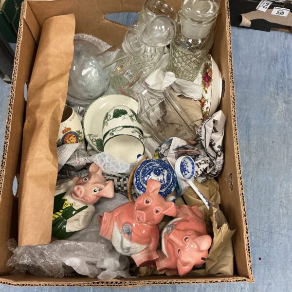 Mixed lot of vintage collectibles including NatWest piggy banks and ceramic figures.