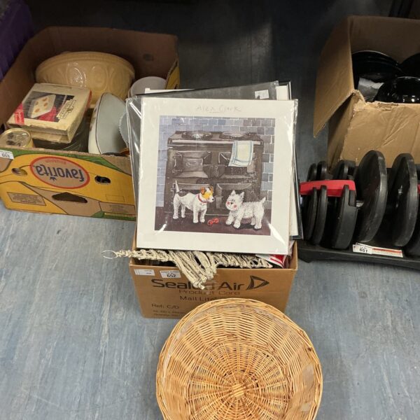 Mixed lot with a decorative fruit basket and assorted items.
