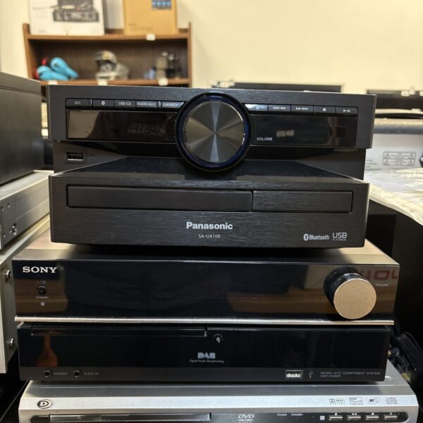 Front view of the Panasonic SA-UX100 stereo system with Sony components.