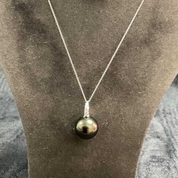Pandora silver necklace with black faux pearl pendant