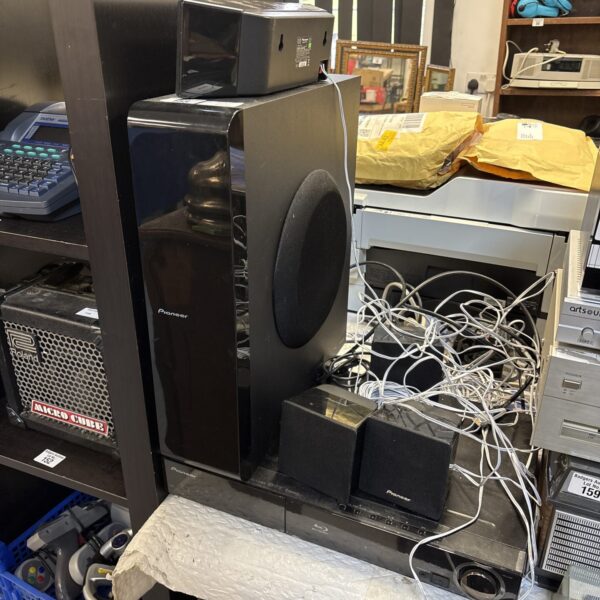 Pioneer home cinema system, vintage surround sound audio equipment.
