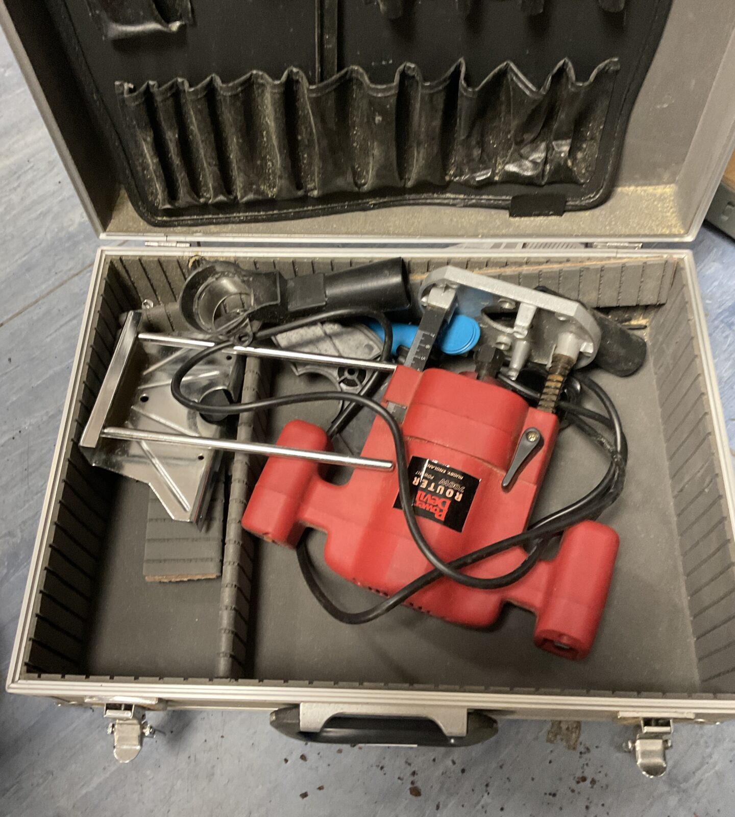 Power devil router tool – Badgers Auctions