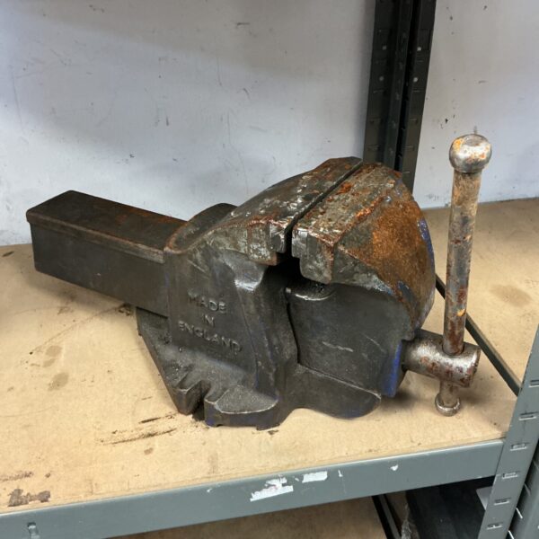 Vintage Record No6 bench vice for metalworking and workshop use.