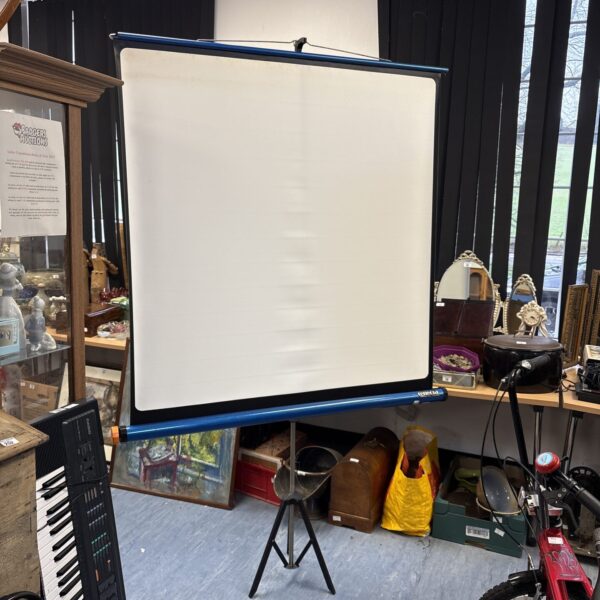 Reflecta Delux folding projector screen in used condition.