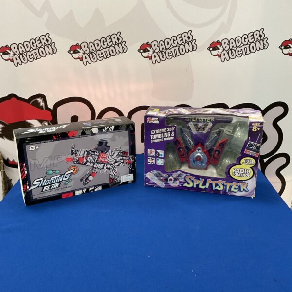 Shooting Elite water bomb gun and Splitster toy set for outdoor play.