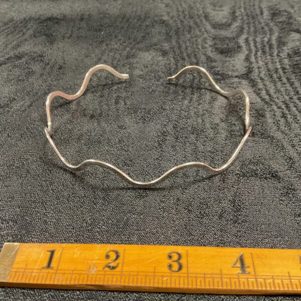 Elegant silver wavy choker necklace, minimalist jewellery design.