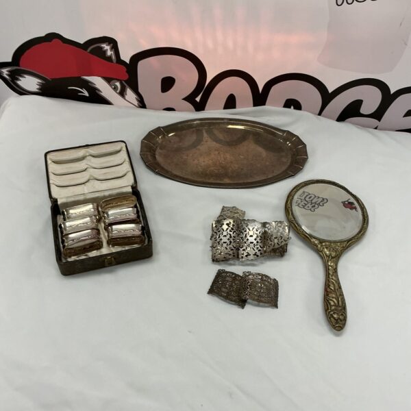 Vintage silverplate napkin rings in a mixed lot.