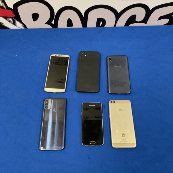 Smartphone bundle lot including Samsung, Motorola, and Huawei phones.