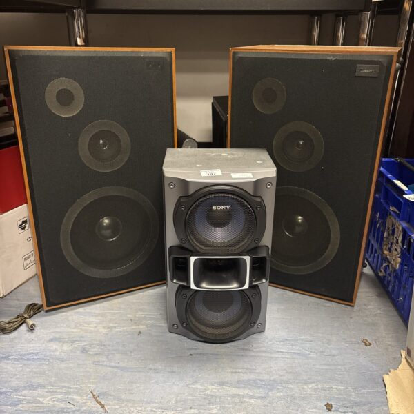 Vintage Sony and Binatone bookshelf speakers for home audio.