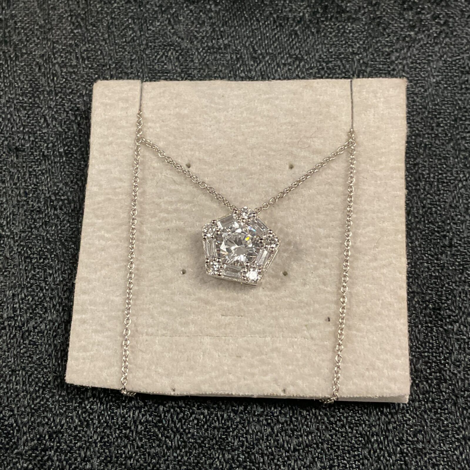 Whitestone Set Swarovski silver Whitestone set pendant necklace – Badgers Auctions