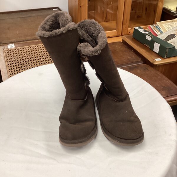 Brown UGG boots size 5, comfortable winter footwear.