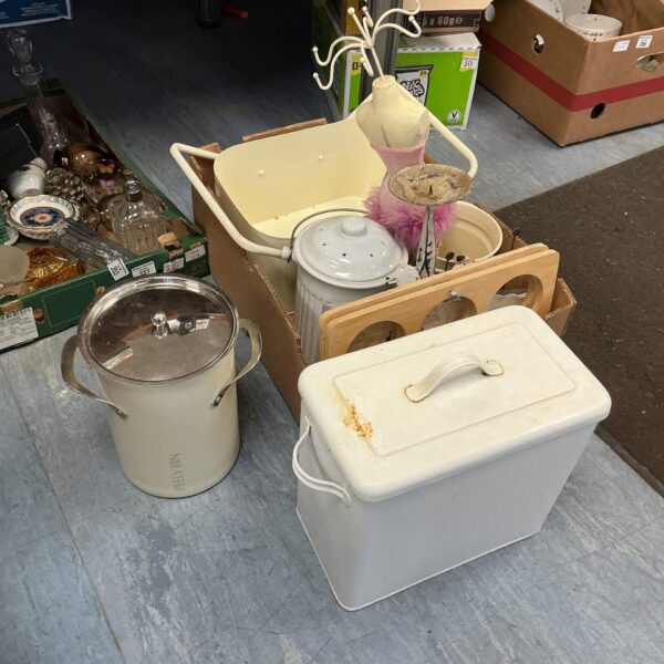 Vintage cream enamelled bread bin with hinged lid.