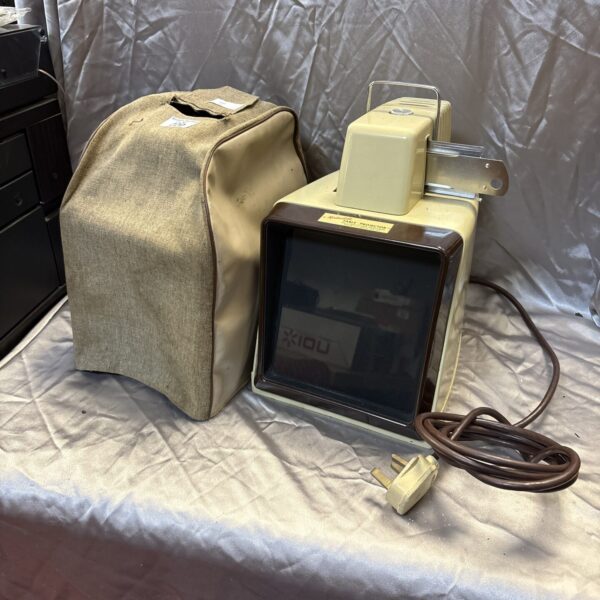Vintage Kodaslide table projector in cream colour.