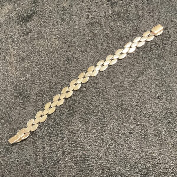 Vintage sterling silver puffed link bracelet, classic jewellery.