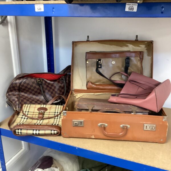 Vintage suitcases and leather bags in a lot for collectors.