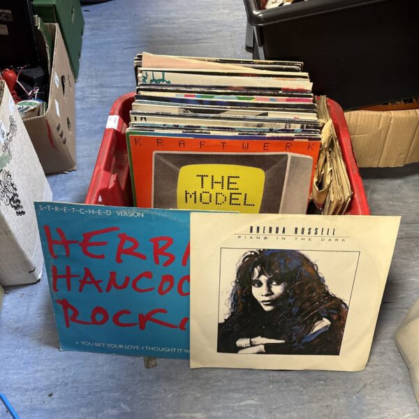 Mixed lot of vinyl records including Herbie Hancock LP.