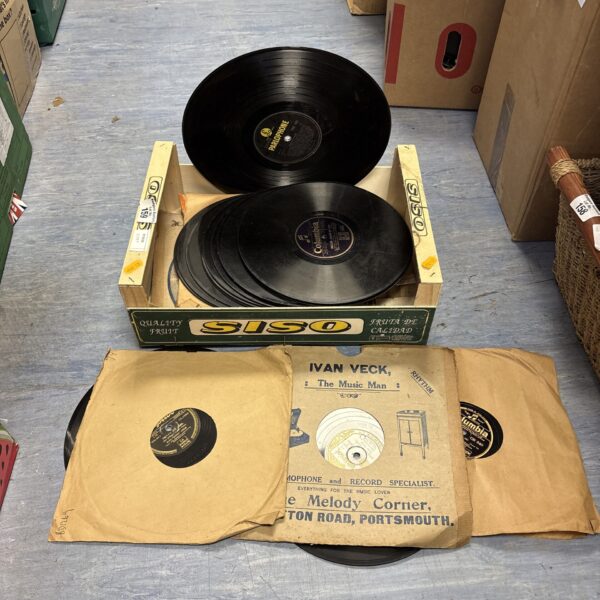 Mixed lot of vintage vinyl records including Ivan Heck and Colombia.