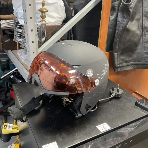 Black Wedze ski helmet size XL for winter sports.