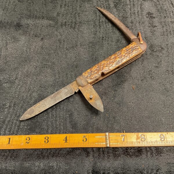 Vintage WWI American jackknife with horn handle and open blades.