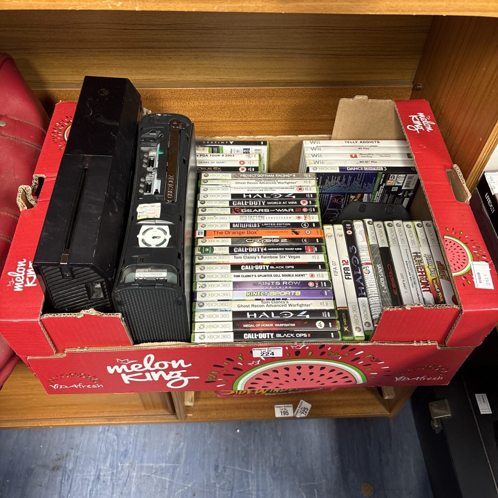 Xbox 360 and Xbox one console with collection of games – Badgers Auctions