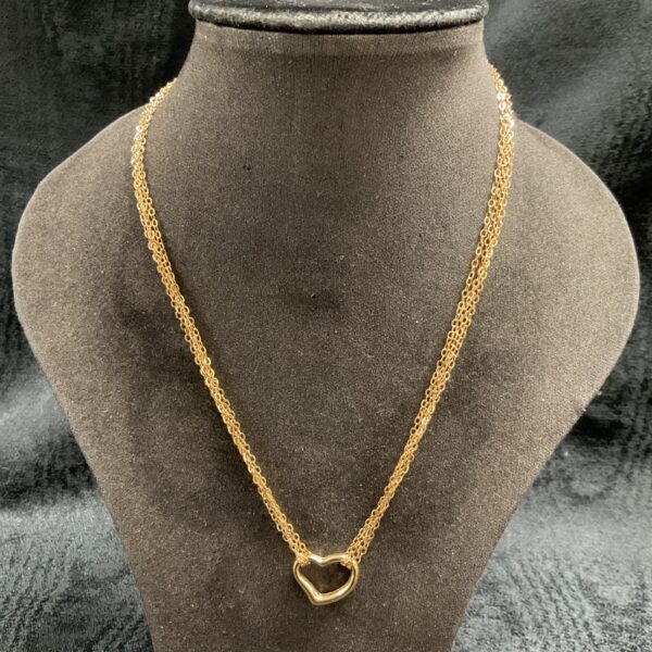 Delicate 9ct gold heart pendant necklace with triple chain.