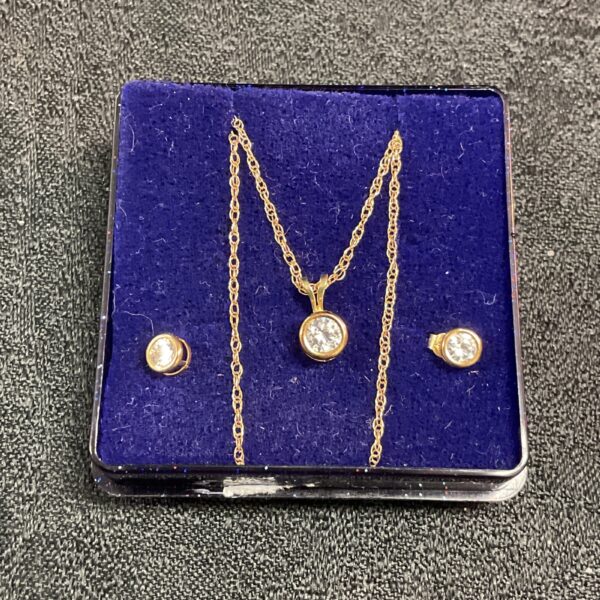 9ct gold necklace and earrings set with white stone pendant.