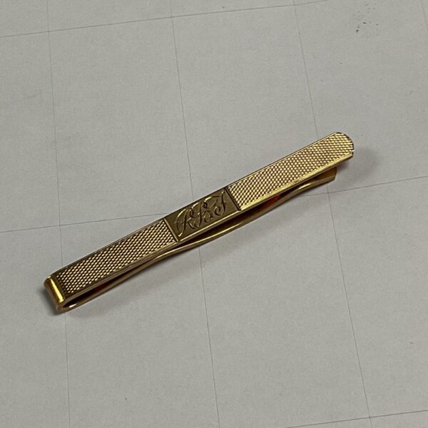 Vintage 9ct gold tie clip with ribbed texture.