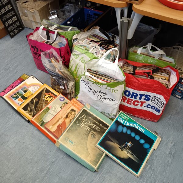 Large collection of mixed 12" & 7" vinyl records