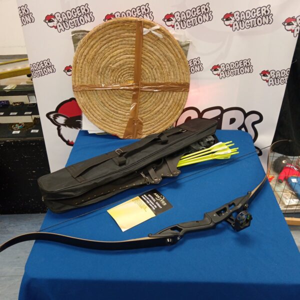 Ameyxgs recurve bow set with arrows and target.