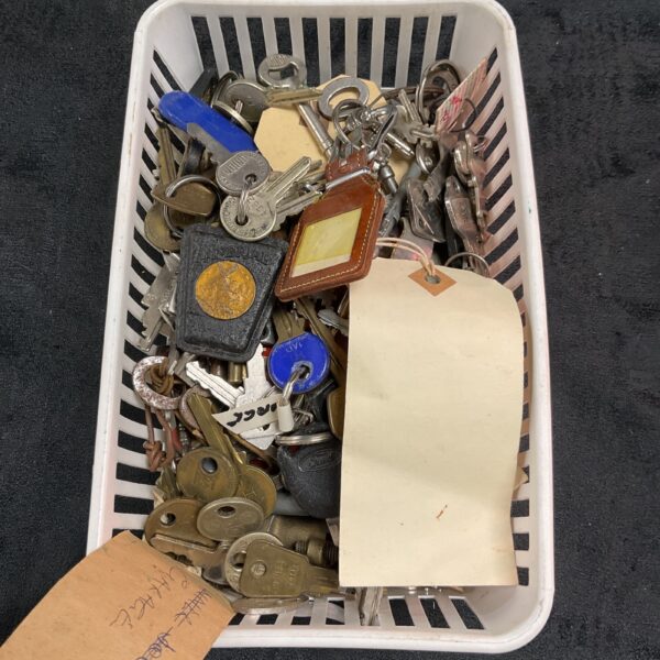 Large lot of assorted vintage keys for collectors.